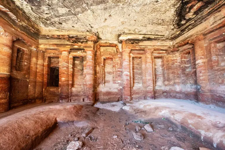 Chamber of Columns: 360° Interior of the Coloured Triclinium