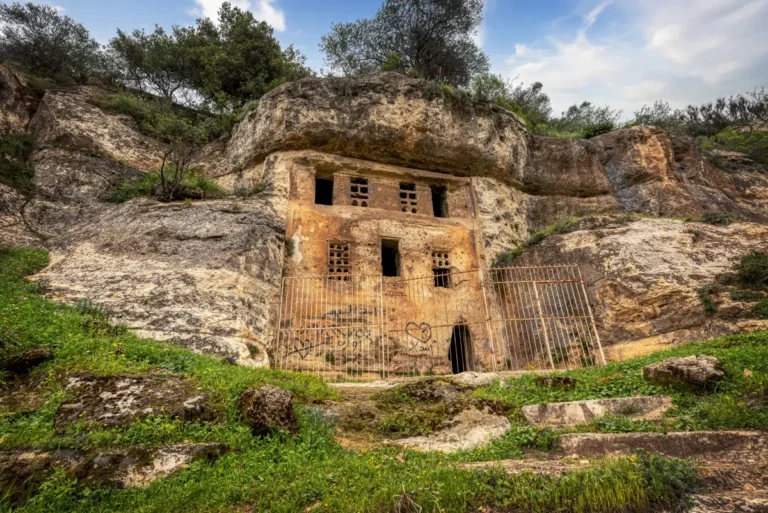 Muallaqat al-Dayr