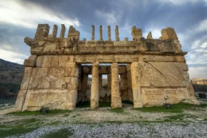 The columned porch, Qasr Al-Abd, Jordan