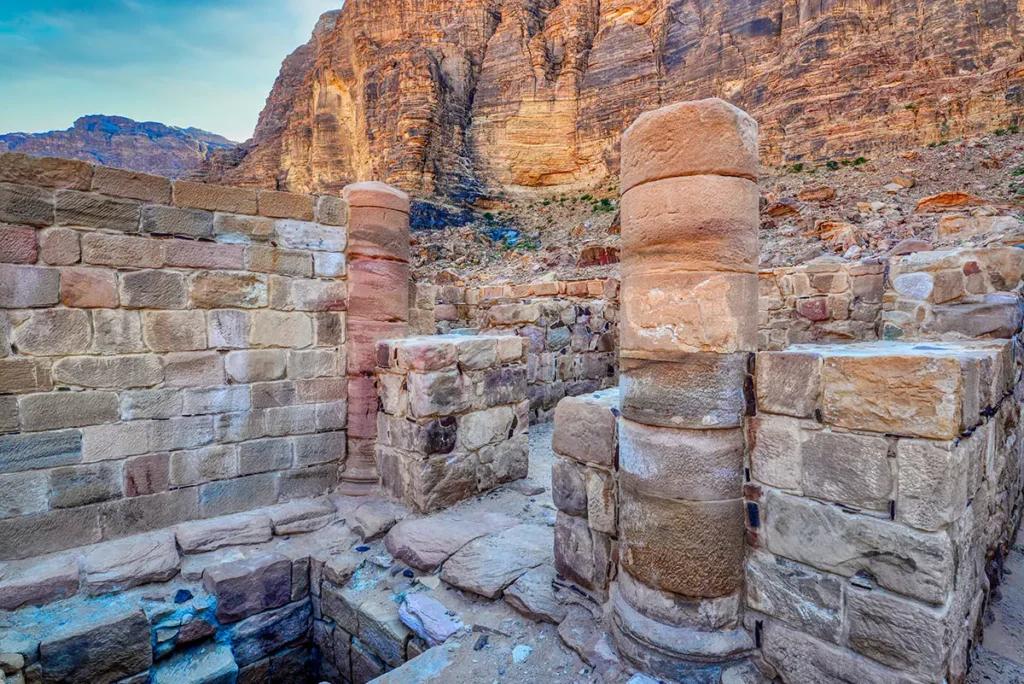 Column drums and walls of the Temple of Allat