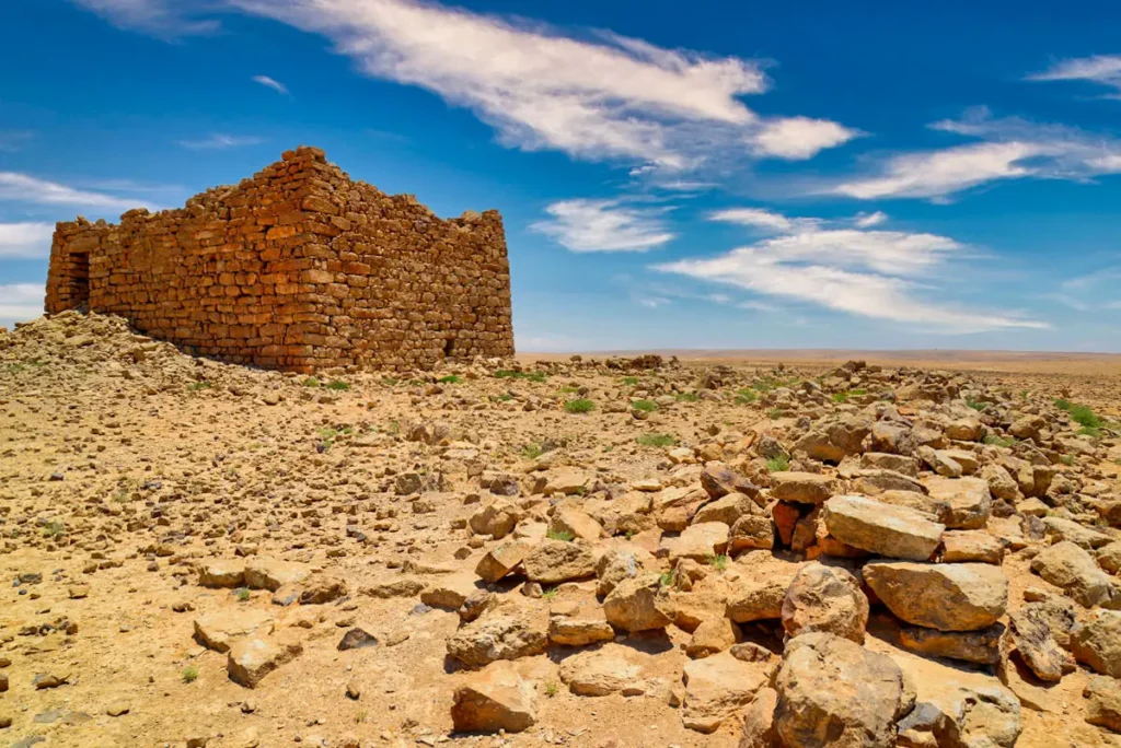 Qasr Abu El-Kharaq on its hilltop