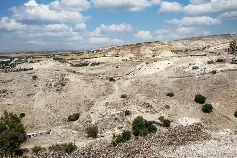 Acropolis (Tell al-Husn)